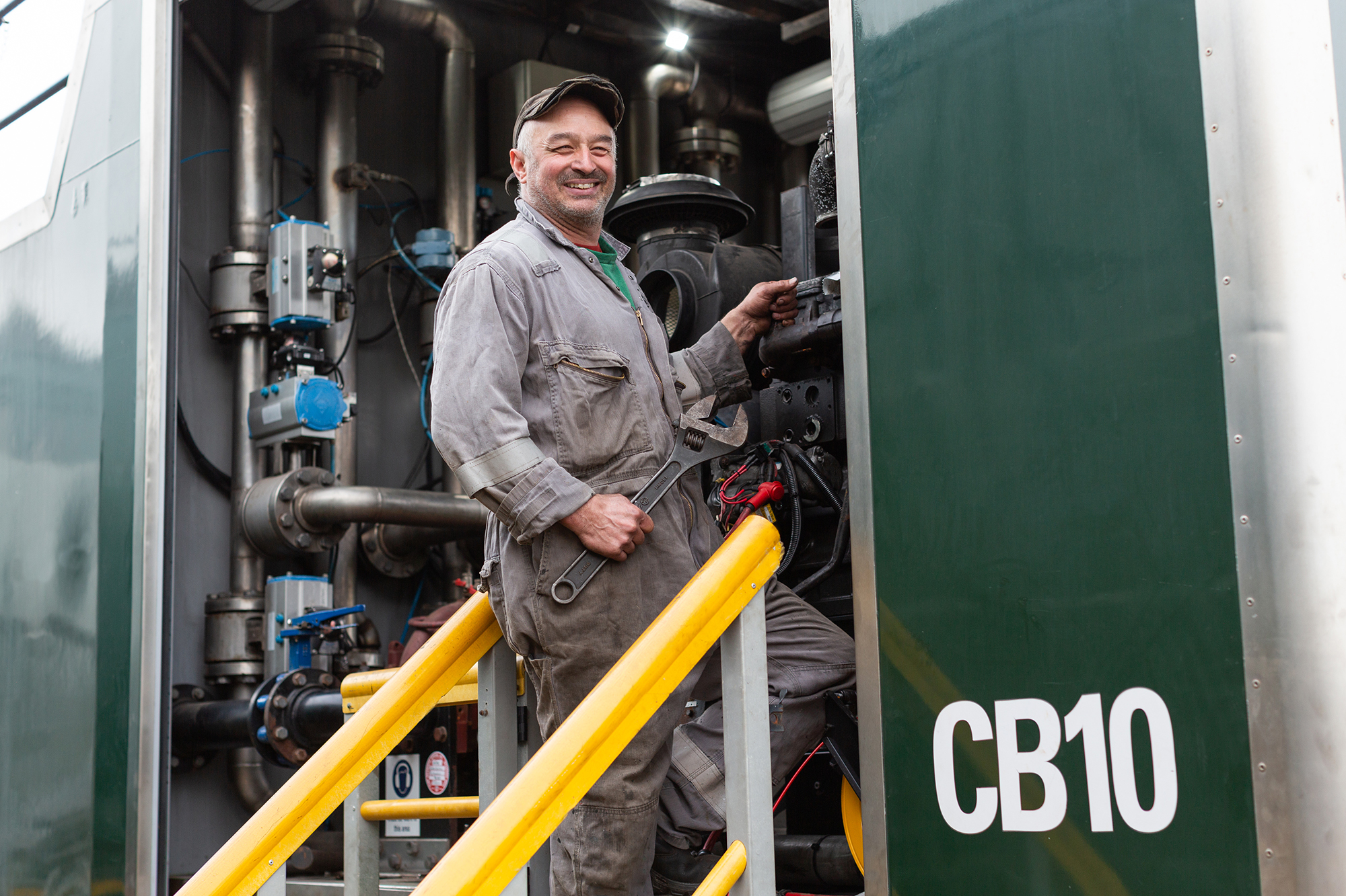 Cokebusters Senior Mechanic working on specialist double pumping unit CB10