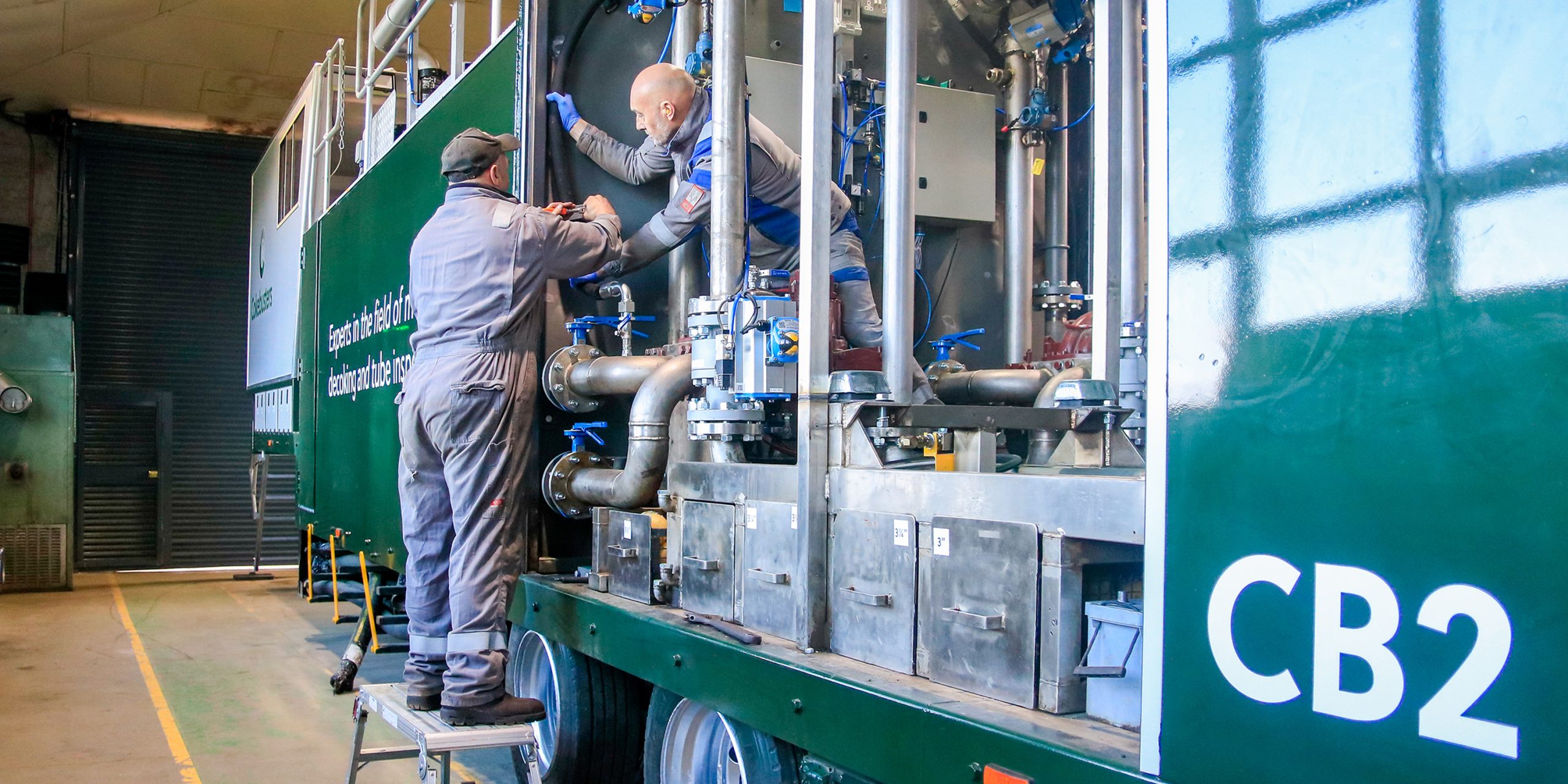 Cokebusters Workshop Teams ready specialist machines for mechanical cleaning and inspection work.